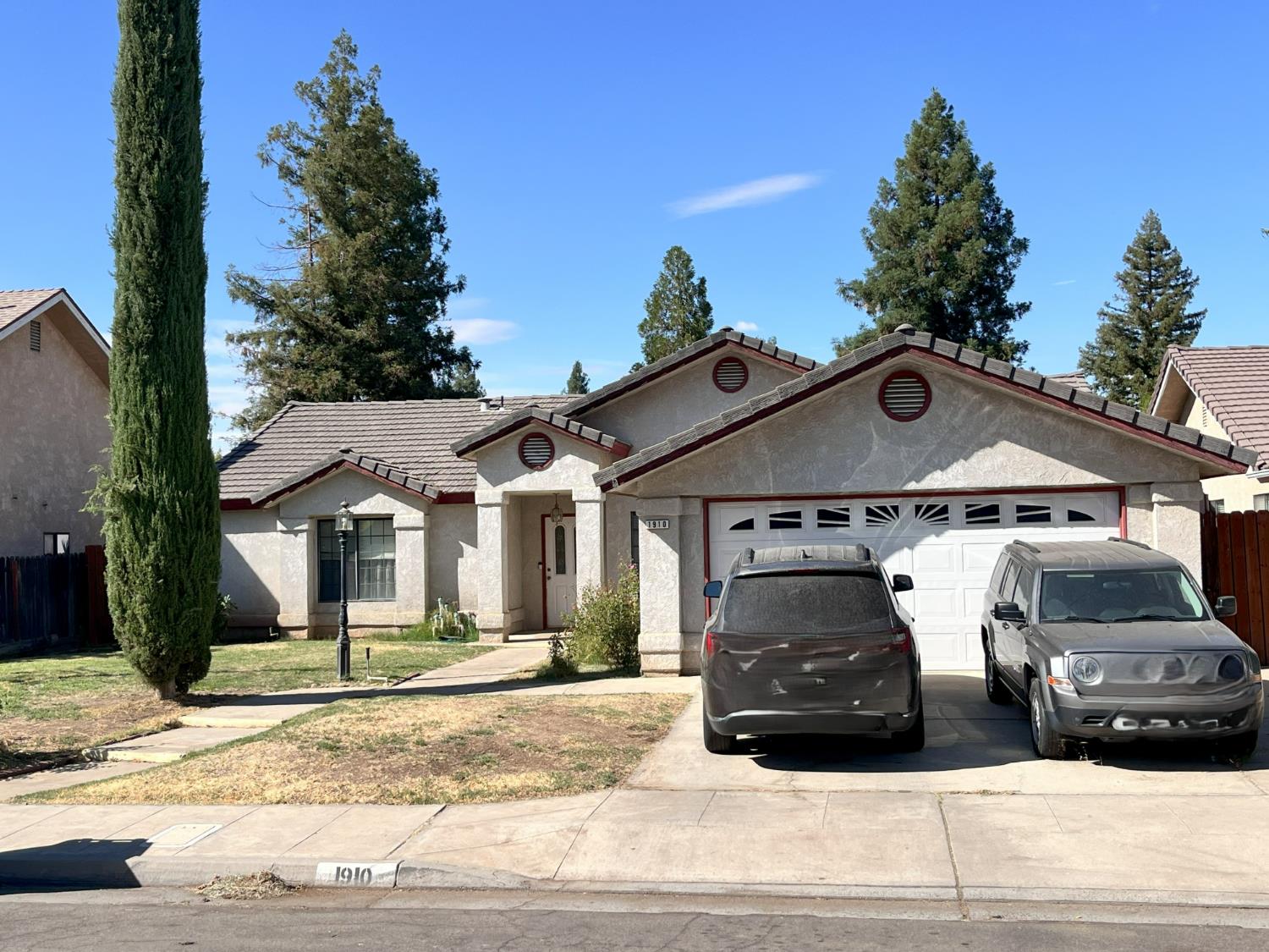 1910 E Eclipse Ave