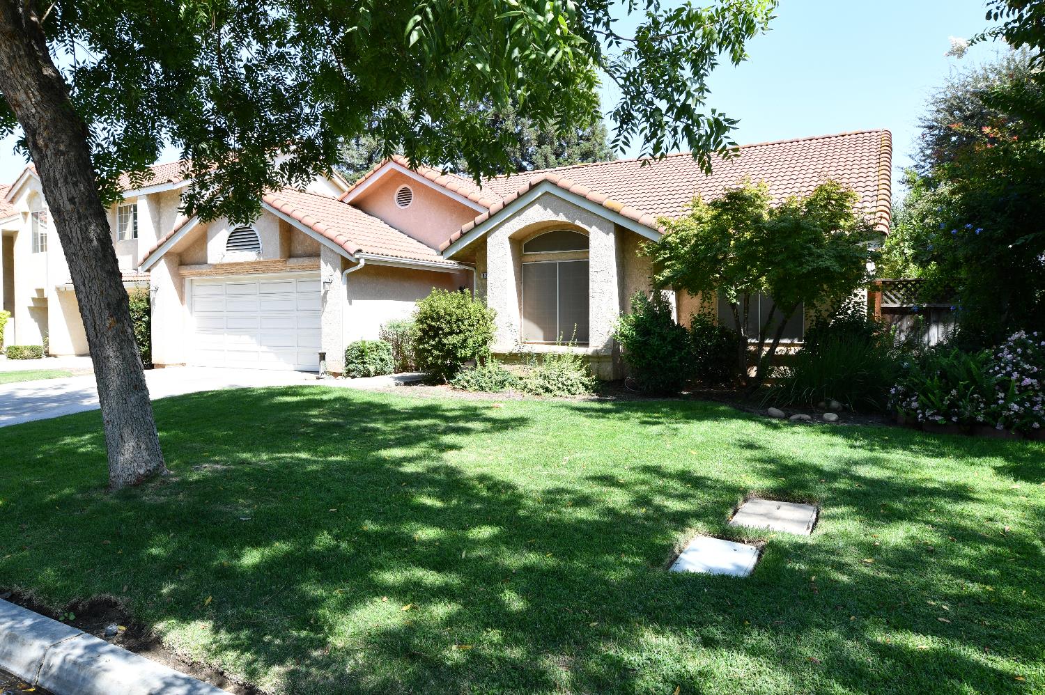 9260 N Green Meadows Ln, Fresno, CA 93720