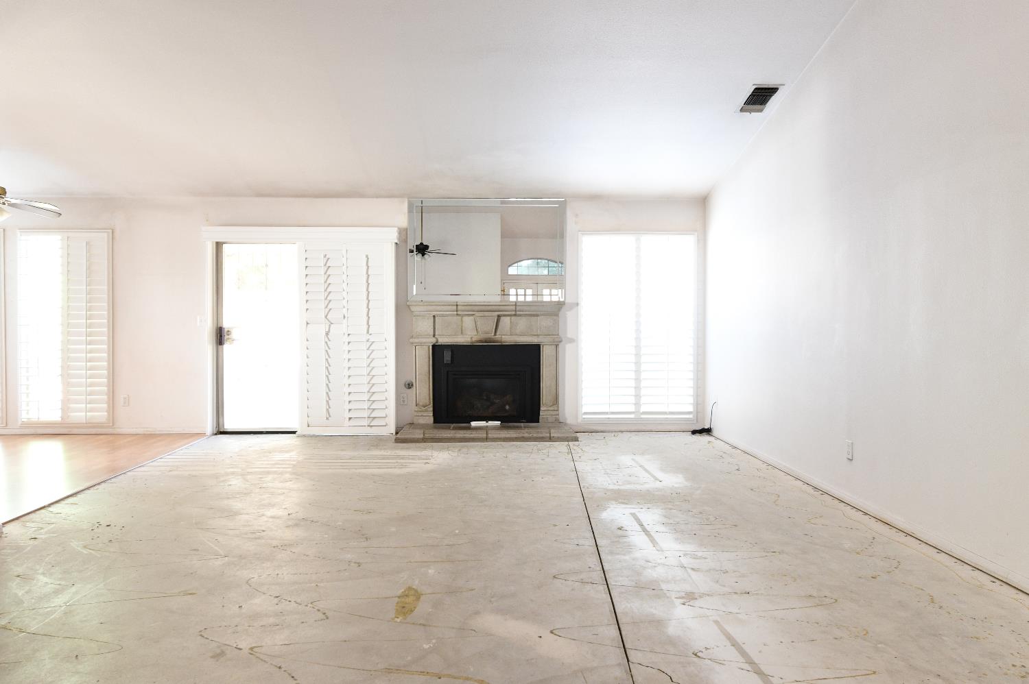 9260 N Green Meadows Ln, Fresno, CA 93720