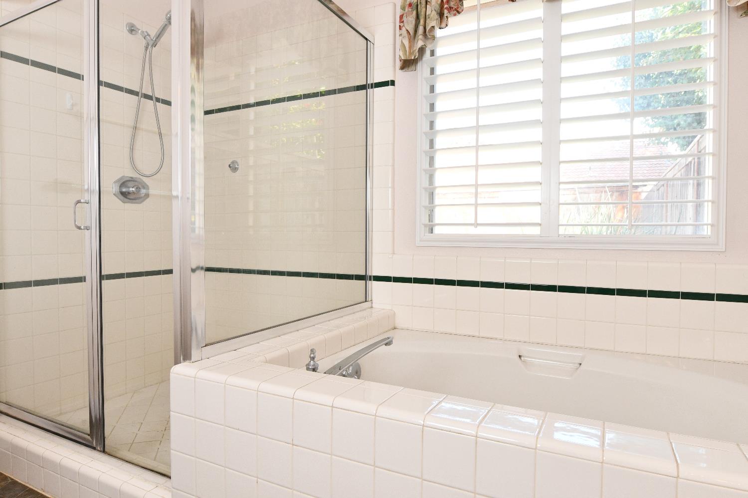 9260 N Green Meadows Ln, Fresno, CA 93720