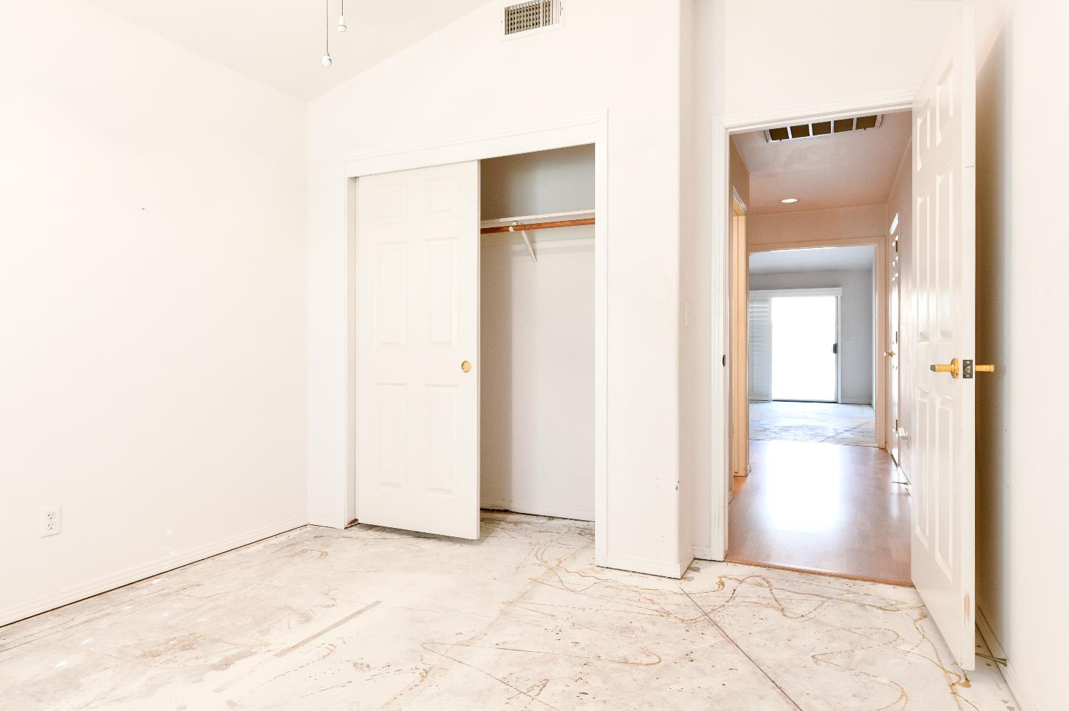 9260 N Green Meadows Ln, Fresno, CA 93720