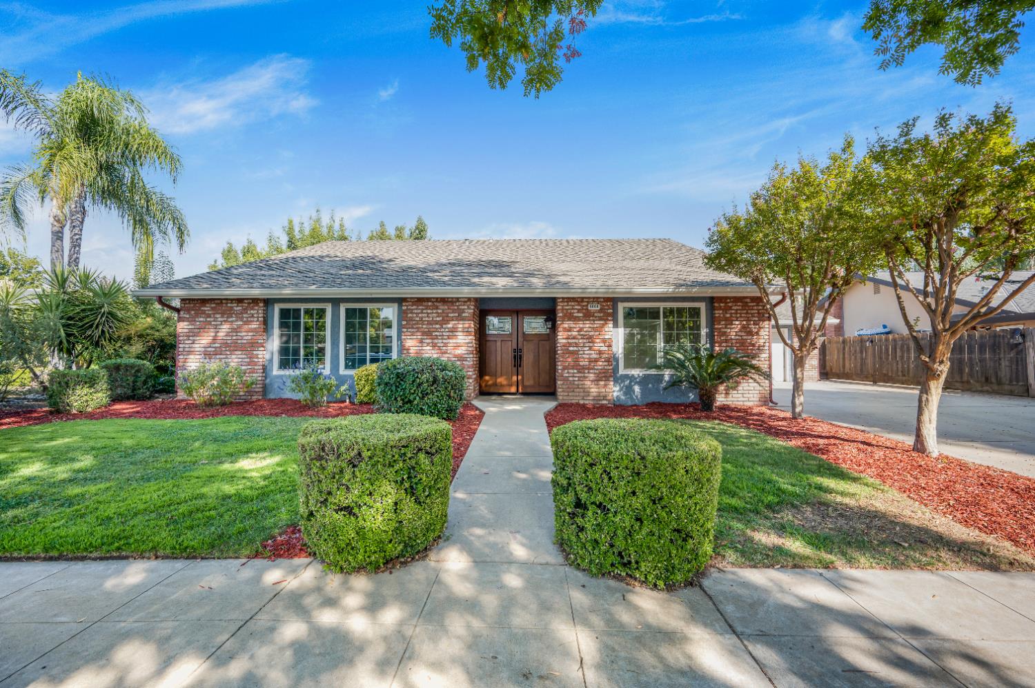 6660 N Winery Ave