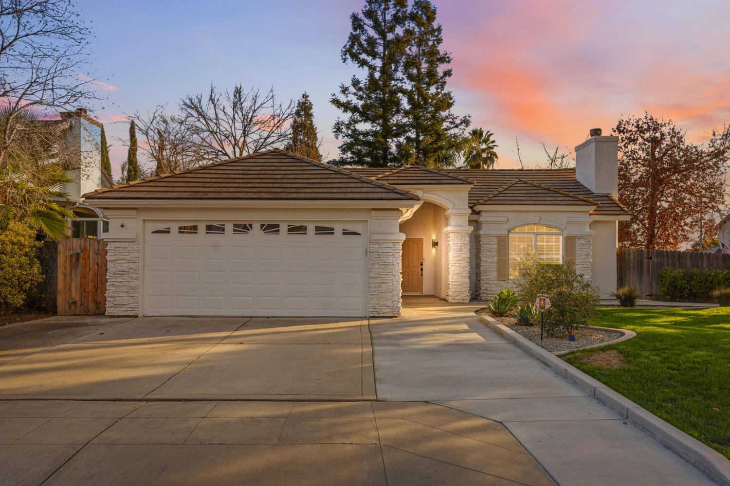 2281 E Desert Island Dr