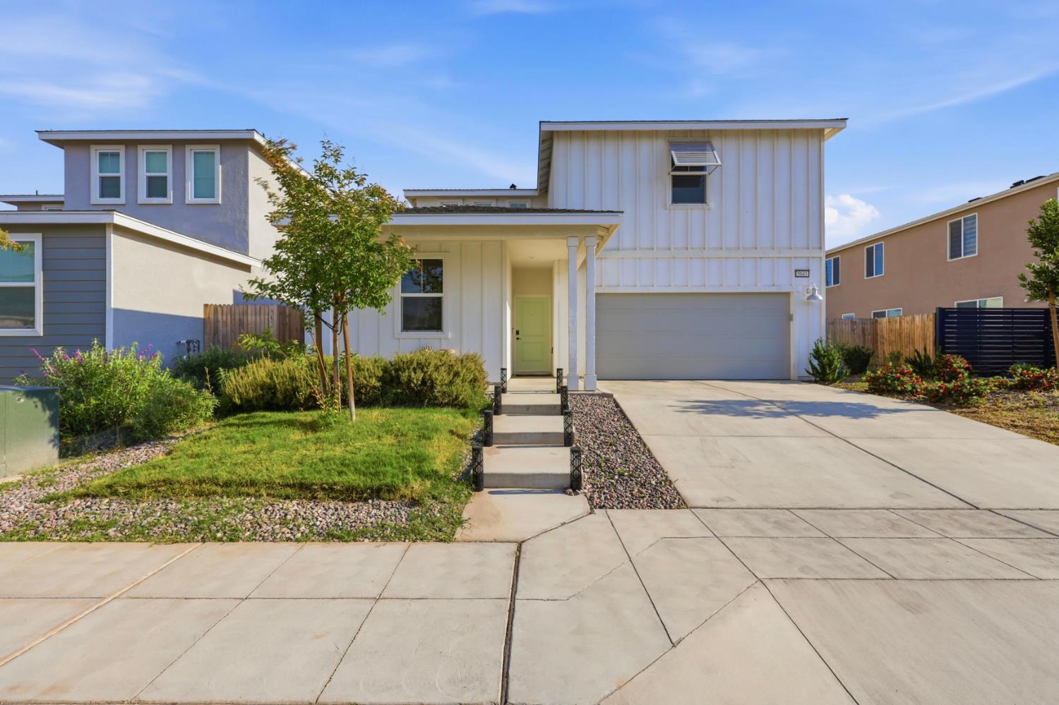 5843 W Laguna Ave