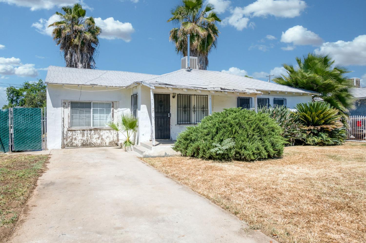 2568 S Lotus Ave